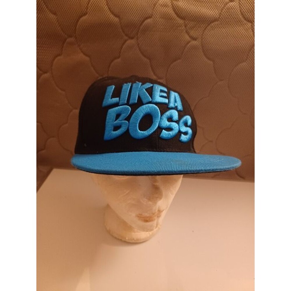 Snapback baseball cap with embroidered "LIKE A BOSS"